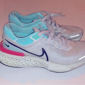 Nike Sneakers Flyknit Athletic Runner Shoes Gym Sports Men US7.5 Valentine’s Day